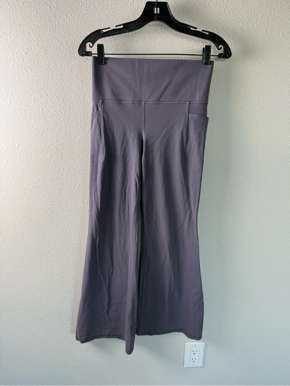 Athleta Salutation Stash Pocket Flare Pant Dusk Violet Casual Women’s Medium P
